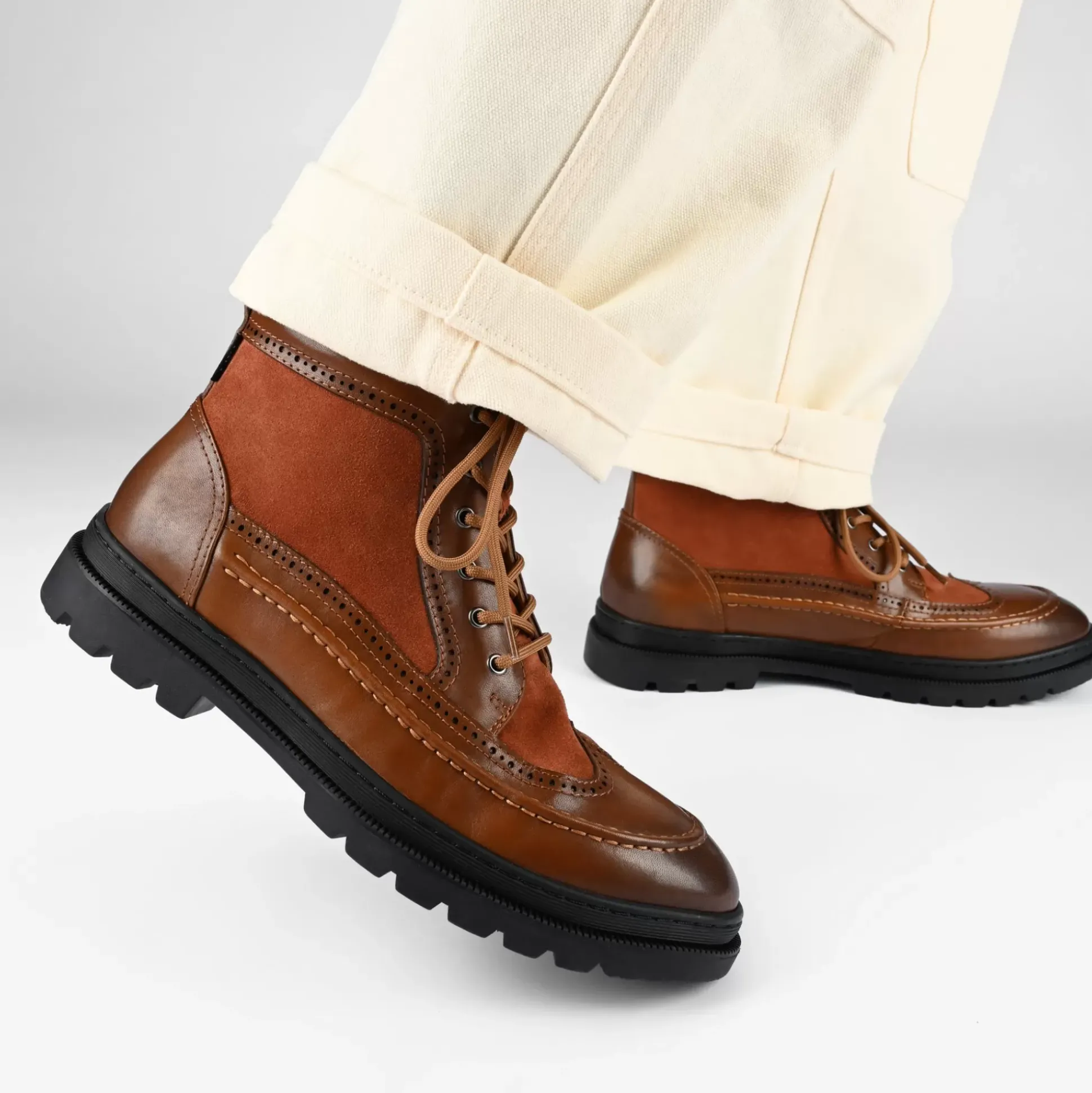 Model 008 Boot In Honey