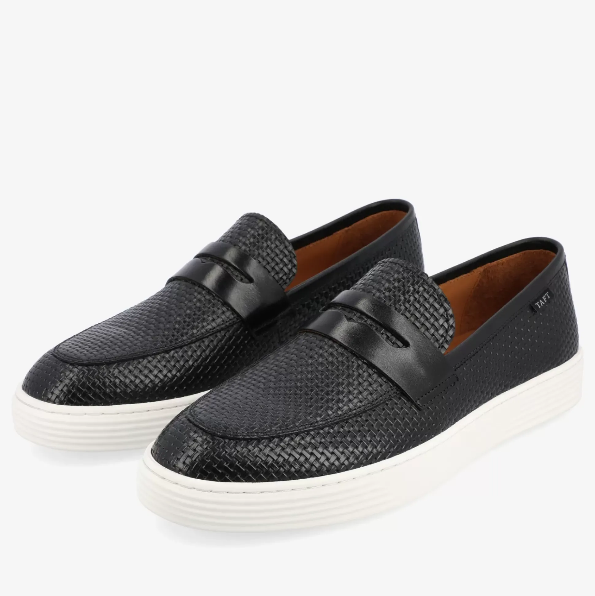 Model 106 Loafer In Black