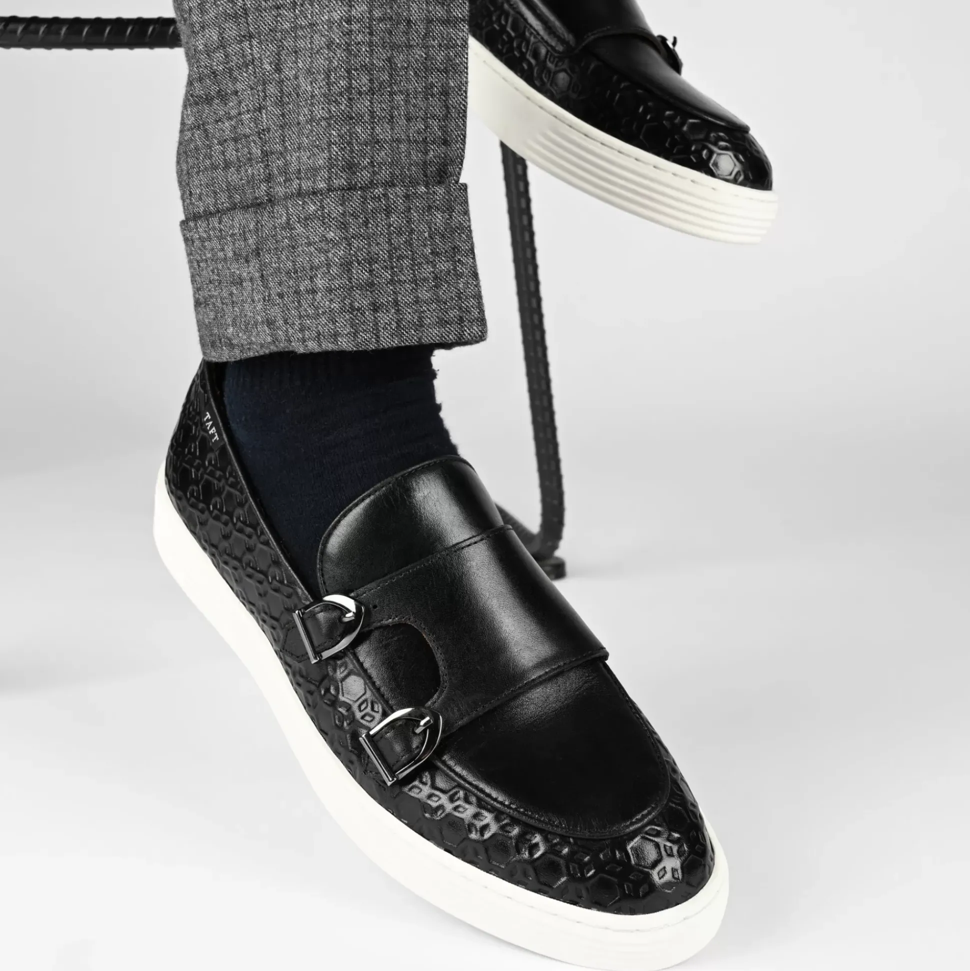 Model 107 Loafer In Black