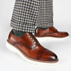 Model 102 Shoe In Honey