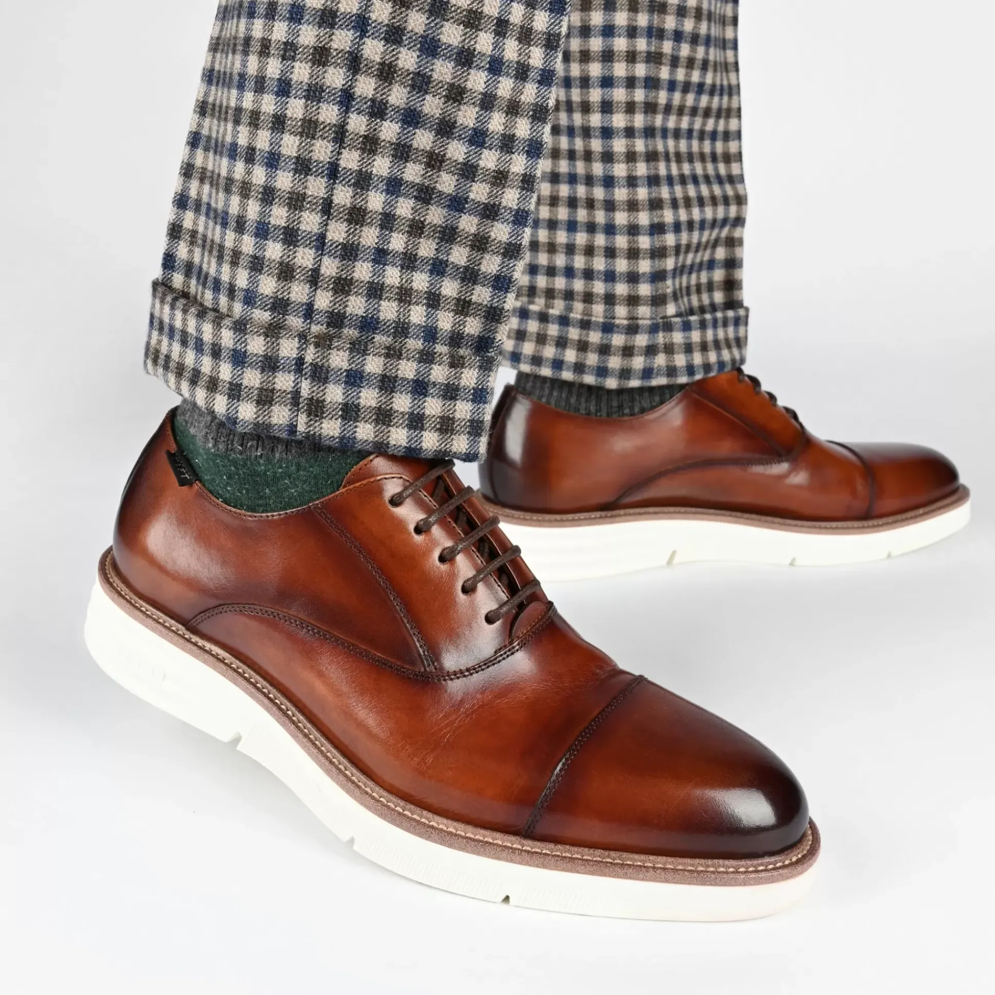 Model 102 Shoe In Honey